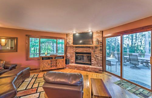 Lake Geneva Maison | Lake Geneva Getaway with Fire Pit Near Golf
