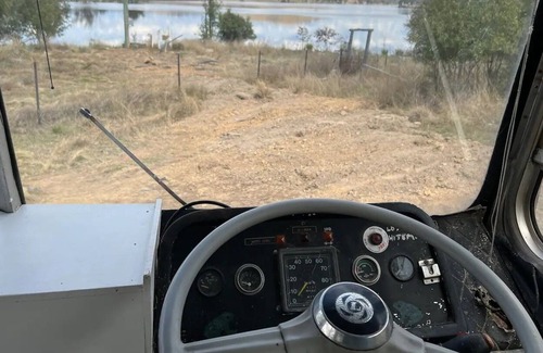 Glenlyon Cabine | Lake Glenlyon Waters Edge - A bus called Kermit
