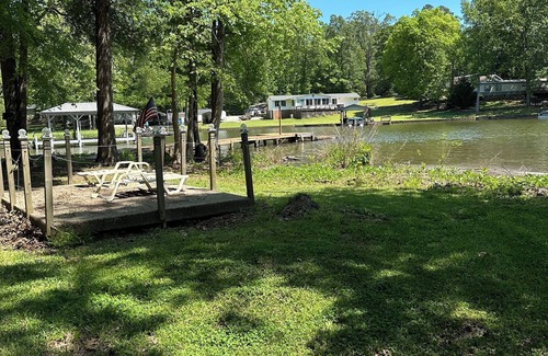 Waterloo Maison | Lake Greenwood /Waterfront/RV Sleeps 4