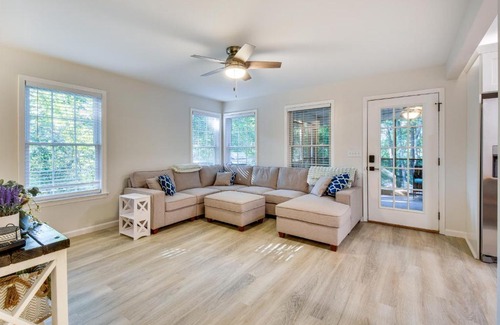 Seneca Maison | Lake Hartwell Retreat with 2-Tier Dock and Boat Slip!