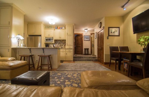 Summit Cove Maison | Lake Haus #C9 by Book by Owner