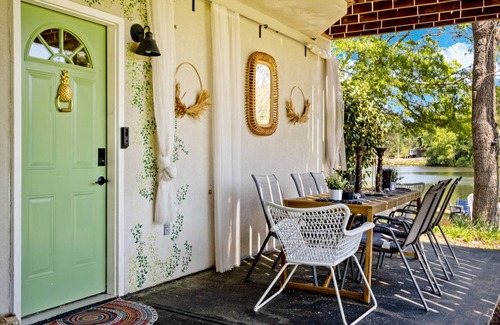 Conyers Maison | Lake Haven-Entire guesthouse with Hot Tub, Paddleboat, and Fishing!