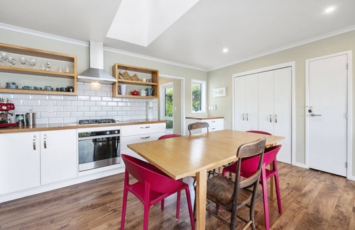 Okere Falls Maison | Lake Hideway - Okere Falls Holiday Home