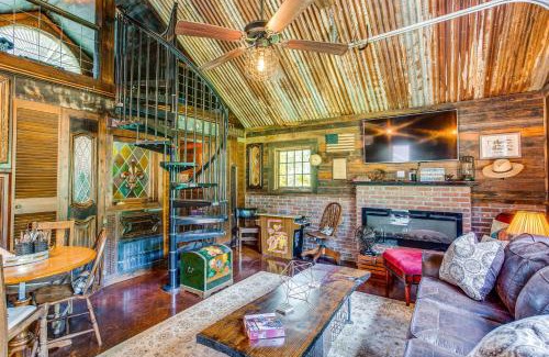 Wood County Maison | Lake Holbrook Waterfront Vacation Rental with Dock!