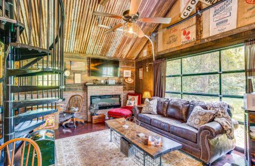 Wood County Maison | Lake Holbrook Waterfront Vacation Rental with Dock!