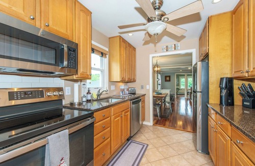 Glasser Maison | Lake Hopatcong Picturesque Lakefront Gateway