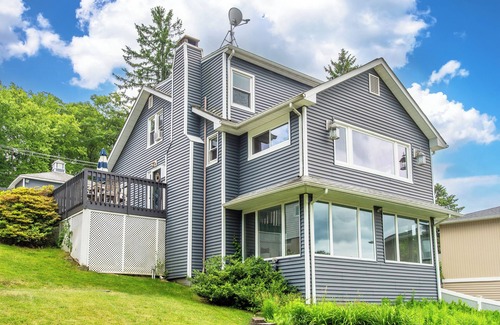 Glasser Maison | Lake Hopatcong Picturesque Lakefront Gateway