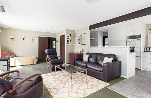 Okere Falls Maison | Lake House and Studio - Lake Rotoiti Holiday Home