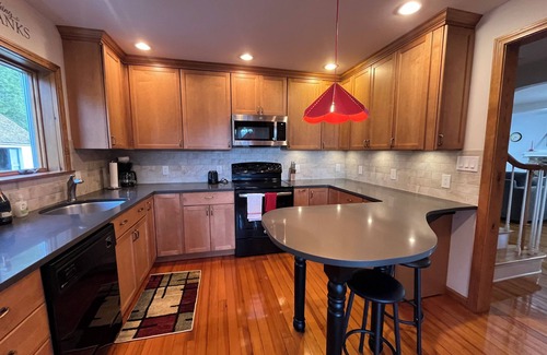 Deerfield Maison | Lake House & Beach, Waterfront with Dock, Spacious Yard, Pets Welcome