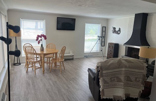 Cedar Lake Maison | LAKE HOUSE - bring your BOAT and WATER CRAFTS!