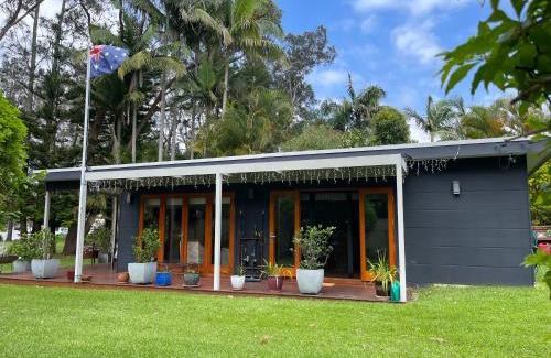 Brightwaters Maison | Lake House Escape - Lake Front Couples Retreat!