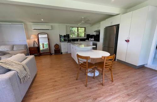 Brightwaters Maison | Lake House Escape - Lake Front Couples Retreat!