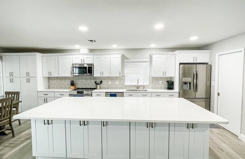 Westchase Maison | Lake House in the Westchase area! Heated Pool. Waterfront!