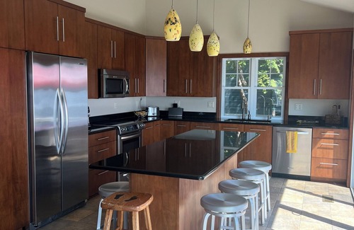 Hartford Maison | Lake House minutes to Erin Hills Golf Course and convenient to NFL Draft