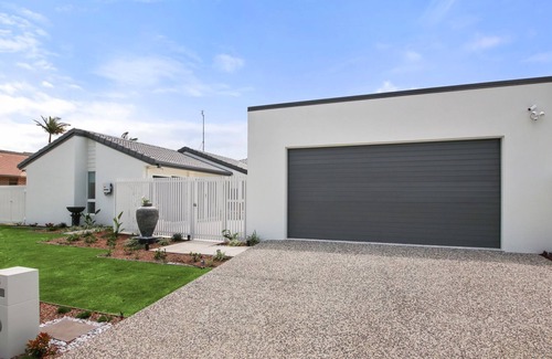 Pelican Waters Maison | Lake House On Magellan 58 Ramsay Crescent