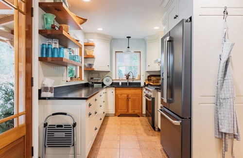 Pine Grove Maison | Lake House On Sweet Arrow Lake