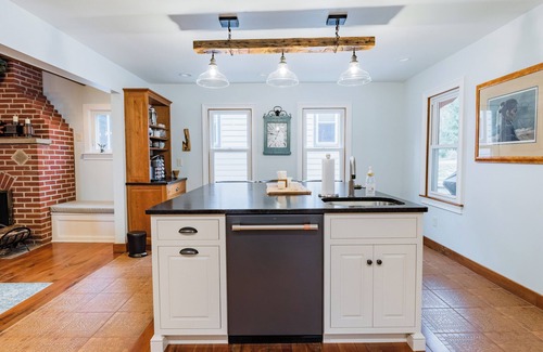 Pine Grove Maison | Lake House On Sweet Arrow Lake