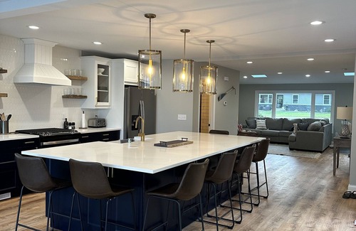 Paddock Lake Maison | Lake House ON the Water! Unbelievable Views! Hot tub! Kayaks! NEWLY RENOVATED!