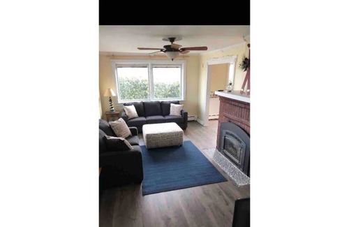 Olcott Maison | Lake House right on the Bluff of Lake Ontario