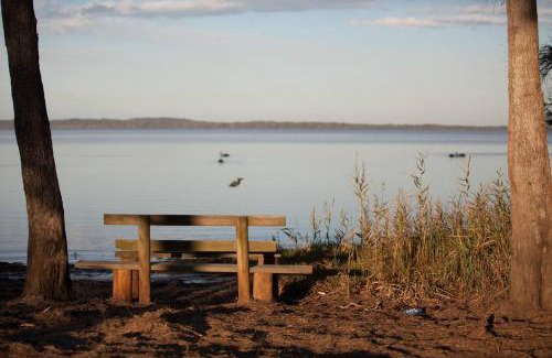 Tuggerawong Maison | Lake House Studio - A Peaceful Waterfront Hideaway
