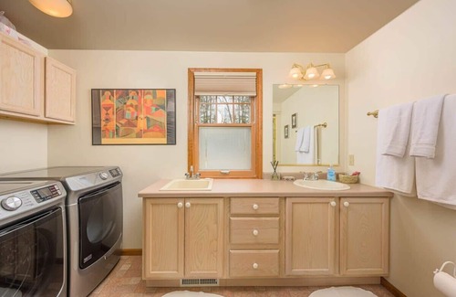 Waupaca Maison | Lake House Vacation Sleeps 12, Private Dock