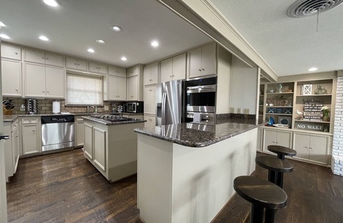Little Elm Maison | Lake House - WEDDING STAYS - HUGE pool! THE gathering place for large families!