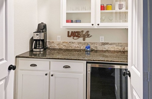 Malakoff Maison | Lake House with pool + hot tub on Golf Course with boat dock