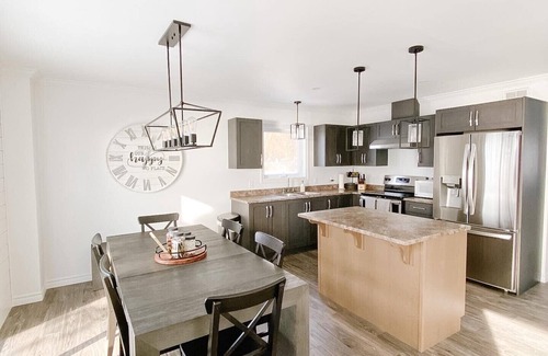 Ashfield-Colborne-Wawanosh Maison | Lake House with private beach on Lake Huron, 4 bed, 2 bath - all season.
