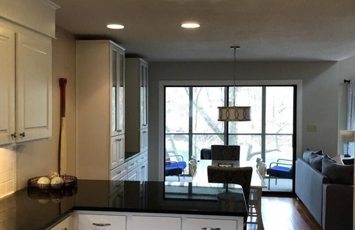 Seneca Copropriété | Lake Keowee Condo avec de superbes vues, piscine extérieure près de Clemson et Marina.