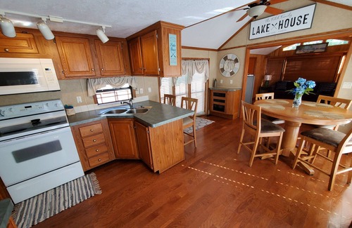 Salt Springs Cabine | Lake Kerr Cabin in Salt Springs W/golf cart and water sports equipment.