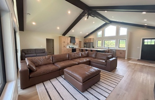 Alexandria Cabine | Lake Life-4-bedroom single level cabin.