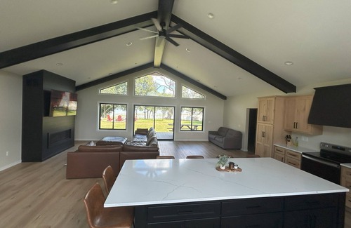 Alexandria Cabine | Lake Life-4-bedroom single level cabin.