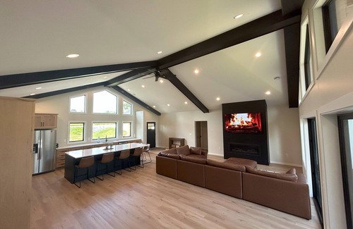 Alexandria Cabine | Lake Life-4-bedroom single level cabin.