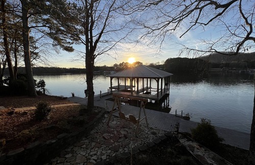 Rainbow City Maison | Lake Life! 4 BR Waterfront Home on Neely Henry