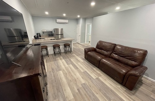 Douglas Maison | Lake Life Bungalow w/ pool & 3 Kayaks in Baymeadows Estates - Great Fishing!