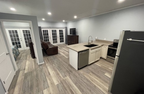 Douglas Maison | Lake Life Bungalow w/ pool & 3 Kayaks in Baymeadows Estates - Great Fishing!