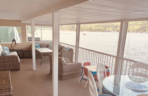Cuba Maison | Lake Living Paradise! Views from every level, screened in deck, fire pit & more!
