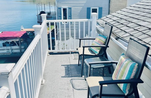 Cuba Maison | Lake Living Paradise! Views from every level, screened in deck, fire pit & more!