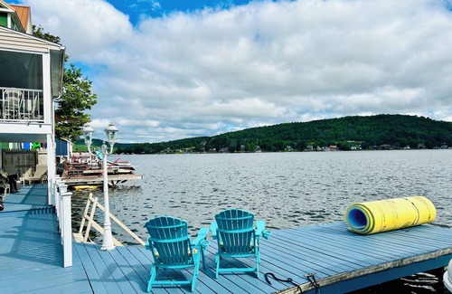 Cuba Maison | Lake Living Paradise! Views from every level, screened in deck, fire pit & more!
