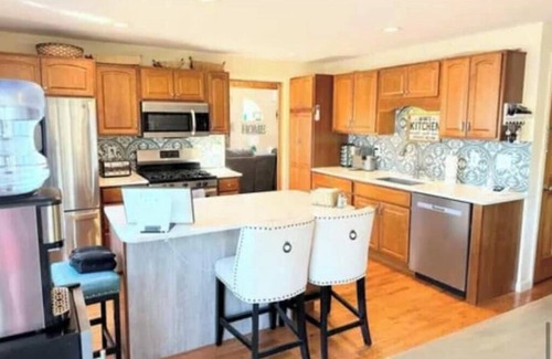 Middleton Maison | Lake Living, sit back and relax!
