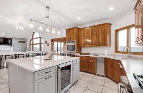 Lynchburg Maison | Lake Mansion On The Hill wPanoramic Views & Dock