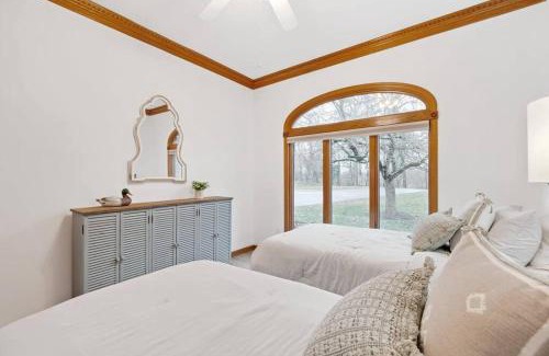 Lynchburg Maison | Lake Mansion On The Hill wPanoramic Views & Dock