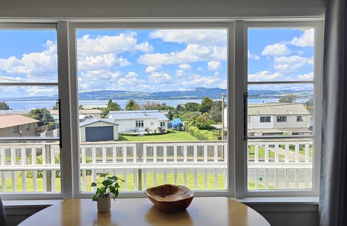 Kawaha Point Maison | Lake, mountain view cottage - Entire house