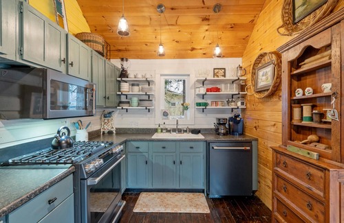Sandy Creek Appartement | Lake Ontario Cottage BBQ Fire Pit