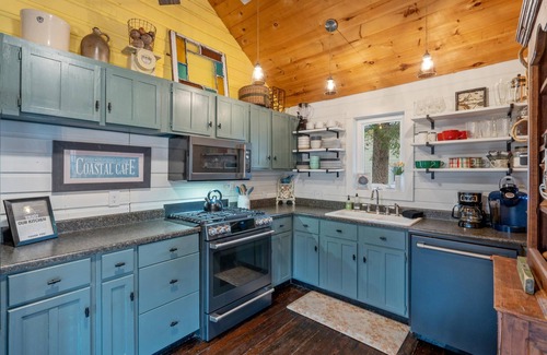 Sandy Creek Appartement | Lake Ontario Cottage BBQ Fire Pit