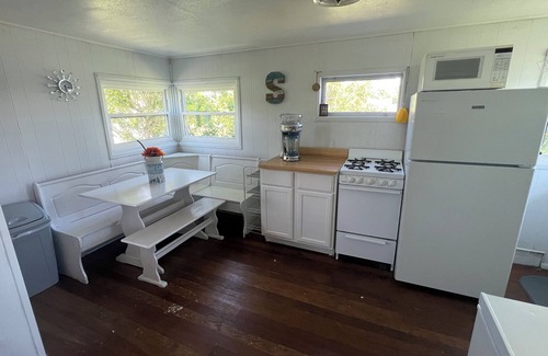 Dexter Maison | Lake Ontario getaway 30 mins from Alexandria Bay and the famous Bolt Castle.