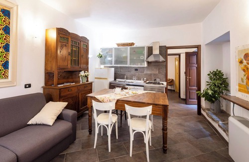 San Maurizio d'Opaglio Appartement | Lake Orta family retreat with lakefront garden