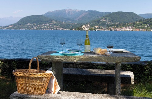 San Maurizio d'Opaglio Appartement | Lake Orta family retreat with lakefront garden