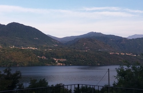 Crabbia Appartement | ORTA - APPARTEMENT VUE SUR LE LAC, plage privée et balcon (premier étage)