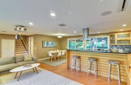 Palisades Maison | Lake Oswego Home w/ Covered Patio: Near Portland!